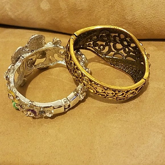 Flower bracelets - Picture 2 of 2